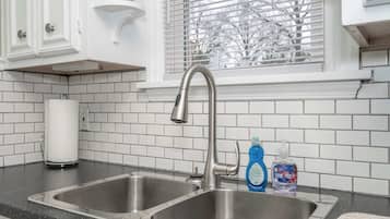 Condo, Multiple Beds, Kitchen, Garden View (Kenwood Keys 2) | Interior