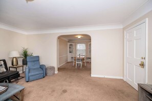 Condo, Multiple Beds, Kitchen, Garden View (Kenwood Keys 2) | Interior