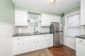 Condo, Multiple Beds, Kitchen, Garden View (Kenwood Keys 2) | Private kitchen | Fridge, microwave, stovetop, dishwasher