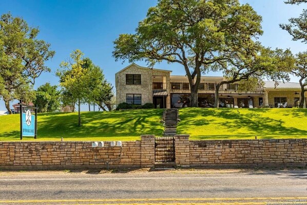 Exterior - The River Oaks Lodge Main House, 7 BR, 7.5 BA, River Access (Ingram)