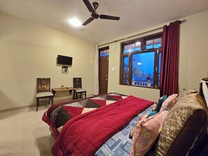 Iron/ironing board, free WiFi - Himalayan Horizon and Cafe (Dharamshala)