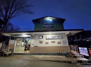 Exterior - Himalayan Horizon and Cafe (Dharamshala)