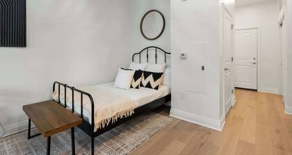 Bridge Park Luxe Studio for 2!