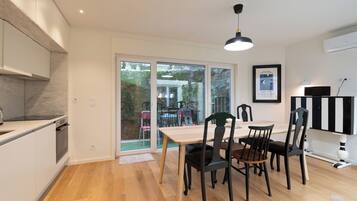 Een waterkoker, een broodrooster