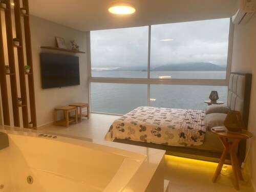 Home Sweet Sea. Beachfront Retreat: Luxury, Comfort and Exclusive SPA