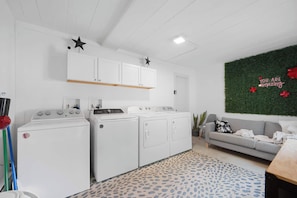 開放式套房, 1 張加大雙人床, 廚房, 花園景 (Chic City Retreat 89) | 內部