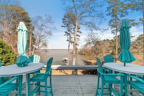 Outdoor dining - BIG WATER views in Abbeville: 3BR, Master Ste, Hot Tub, Ice Machine, Beach Area (Abbeville)