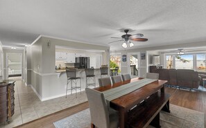 Dining - BIG WATER views in Abbeville: 3BR, Master Ste, Hot Tub, Ice Machine, Beach Area (Abbeville)