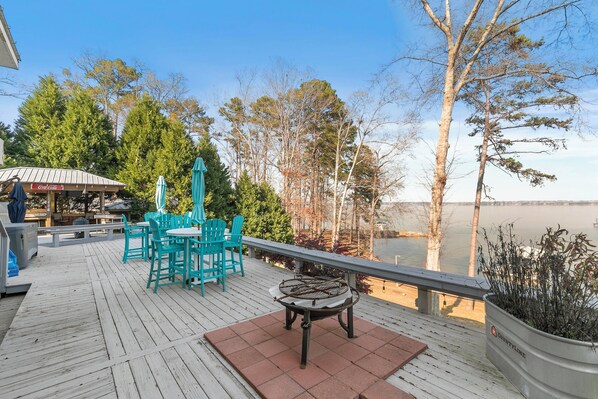 Outdoor dining - BIG WATER views in Abbeville: 3BR, Master Ste, Hot Tub, Ice Machine, Beach Area (Abbeville)