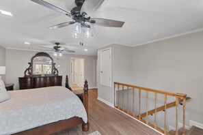 3 bedrooms, WiFi, bed sheets - BIG WATER views in Abbeville: 3BR, Master Ste, Hot Tub, Ice Machine, Beach Area (Abbeville)