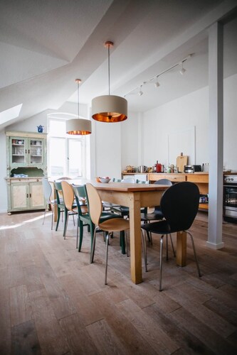 180sqm penthouse for up to 11 people - central