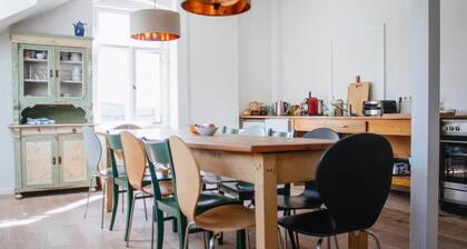 180sqm penthouse for up to 11 people - central