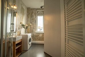 Hiustenkuivaaja, vessapaperi