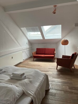 Interior - 180sqm penthouse for up to 11 people - central (Gera)