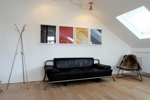 Living area - 180sqm penthouse for up to 11 people - central (Gera)