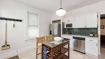 Casa geminada, 2 camas Queen, cozinha, vista para o jardim (German Charm 2) | Cozinha privada | Geladeira, micro-ondas, cafeteira/chaleira