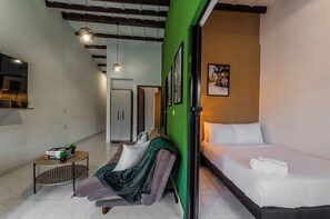 2 chambres, coffres-forts dans les chambres, fer et planche à repasser