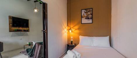 2 bedrooms, in-room safe, iron/ironing board, free WiFi