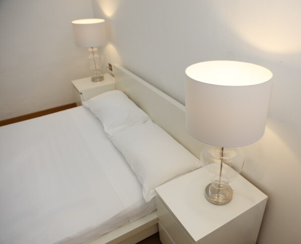 Free WiFi - dHomes - Apartments and Rooms - Room 104 (Milan)