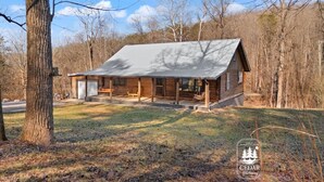 A log cabin with a porch, a swing, and a covered area. - Lake Cumberland Cedar Hideaway (Burnside)