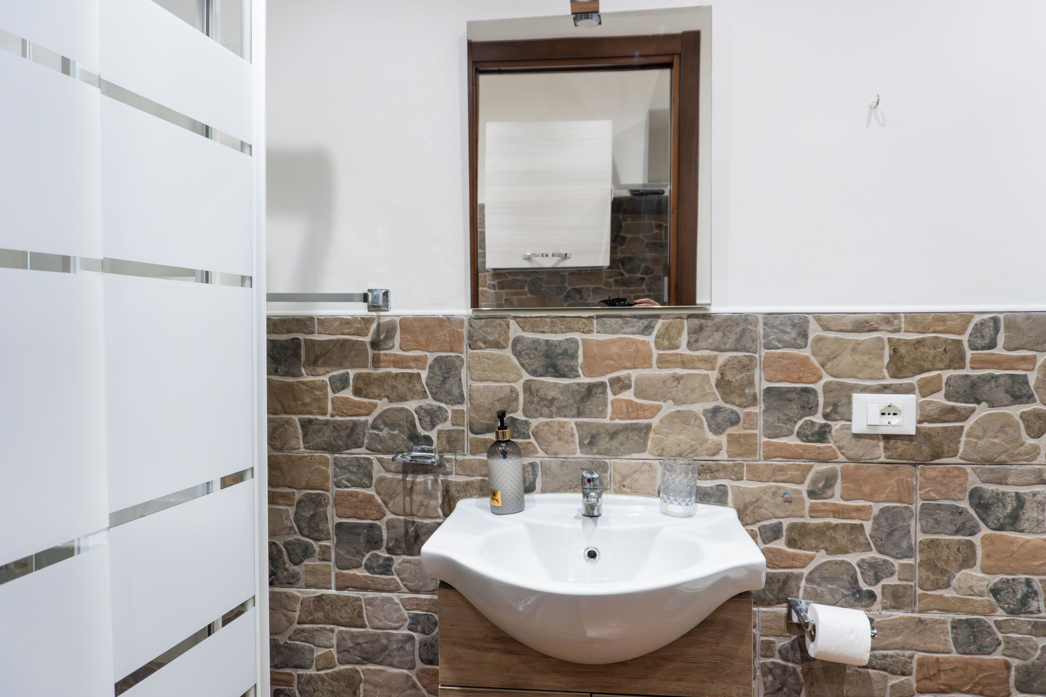Doccia, asciugacapelli, bidet, asciugamani