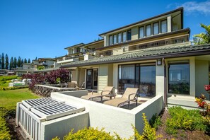 Unwind in style on your private lanai—perfect for sunny brunches, stargazing nights, and everything in between    