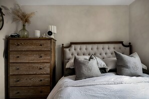 1 soverom, skrivebord, strykejern/-brett og wi-fi (inkludert)