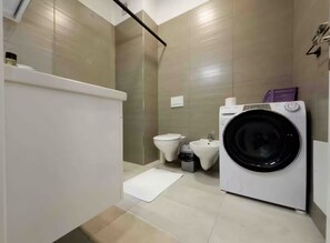 Bruser, boblebadekar, hårtørrer, bidet