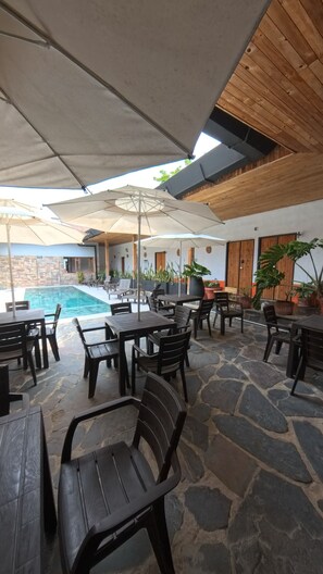 Poolbar