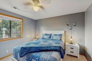 3 bedrooms, Internet, bed sheets - Dog-friendly home with large private yard & bbq - close to beach & hiking (Arcata)