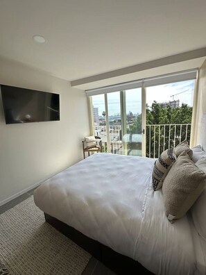 3 bedrooms, desk, iron/ironing board, WiFi