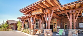 Cozy studio condo with kitchenette, deck, WiFi, & nearby activities