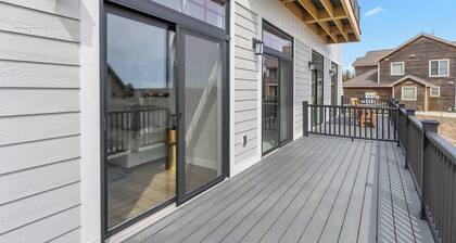 Egg Harbor: new build, indoor pool, gym