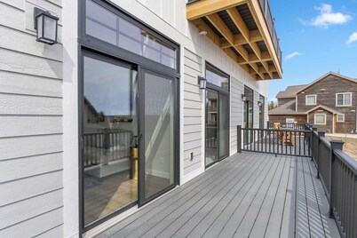 Egg Harbor: new build, indoor pool, gym