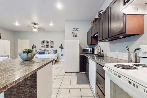 Studio unit with full kitchen, W/D, fireplace, & patio area