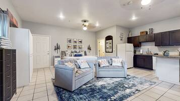 Fer et planche à repasser, accès Internet, draps fournis