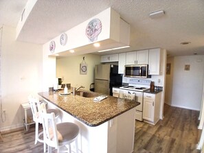 Fridge, microwave, oven, stovetop - Sea Breeze Escape - CW310 (Cape Canaveral)