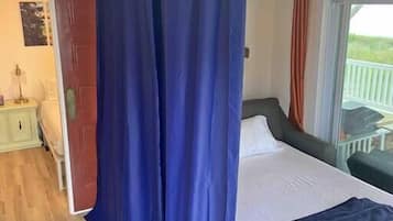 1 chambre, fer et planche à repasser, Wi-Fi, draps fournis