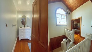 Unclassified image, 4 of 31, button - Heritage style cottage with lake view, perfect porch for family gatherings. (Port Stanley)