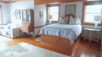5 bedrooms, iron/ironing board, WiFi, bed sheets