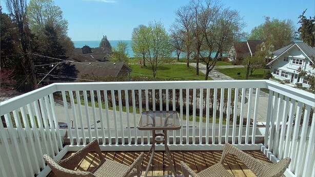 Unclassified image, 1 of 31, button - Heritage style cottage with lake view, perfect porch for family gatherings. (Port Stanley)