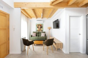 Deluxe Apartment, 3 Bedrooms | Free WiFi, bed sheets - Nest Flats Triunfo (Granada)