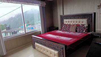 Habitació doble Deluxe, vistes a la muntanya | Habitacions insonoritzades, planxa i posts de planxar i wifi gratuïta