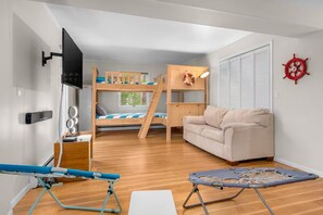 3 bedrooms, free WiFi, bed sheets - Gorgeous Lake Michigan Beach (Norton Shores)