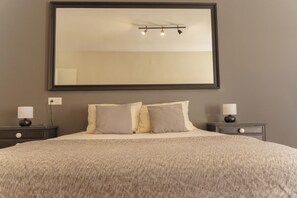 4 habitaciones, escritorio, wifi gratis y ropa de cama