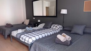 4 bedrooms, desk, free WiFi, bed sheets