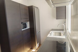 冰箱、微波炉、烤箱、炉灶