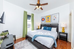 1 bedroom, iron/ironing board, WiFi, bed sheets - Modern King bed Haven/Free parking, Pool, Balcony (Santa Rosa Beach)