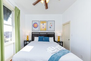 1 bedroom, iron/ironing board, WiFi, bed sheets - Modern King bed Haven/Free parking, Pool, Balcony (Santa Rosa Beach)