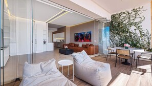 TV, offices